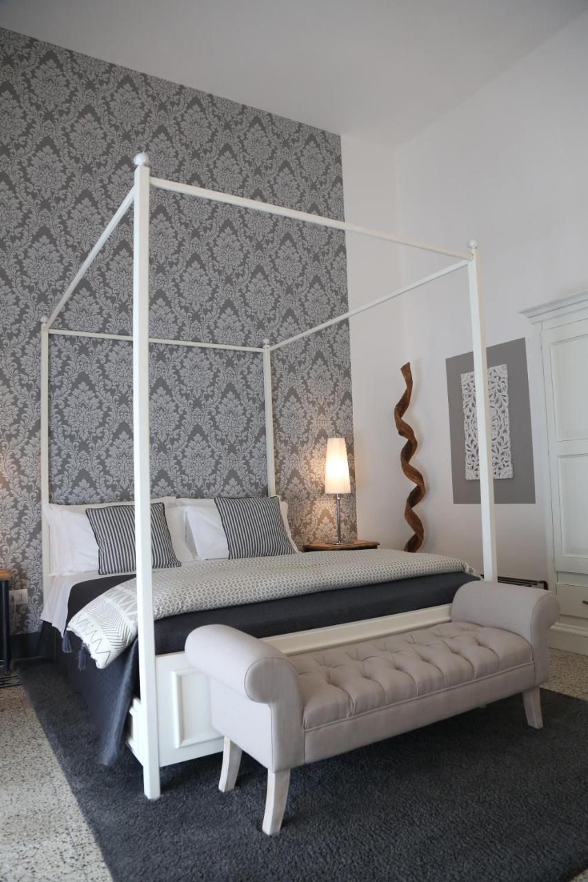 Palazzo Bignami Bed and Breakfast Lecce Exteriör bild
