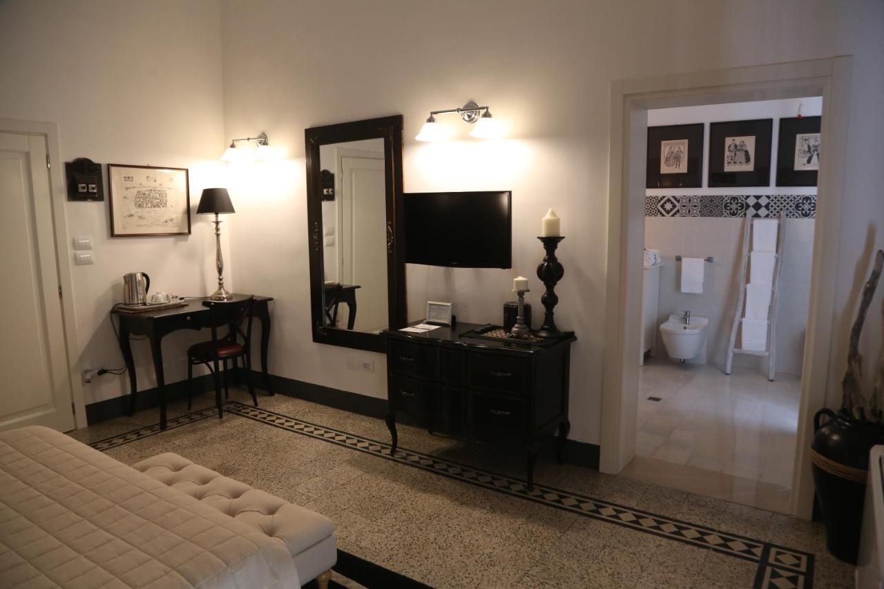 Palazzo Bignami Bed and Breakfast Lecce Exteriör bild